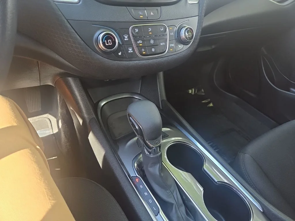 Used 2025 White Chevrolet LT image 19