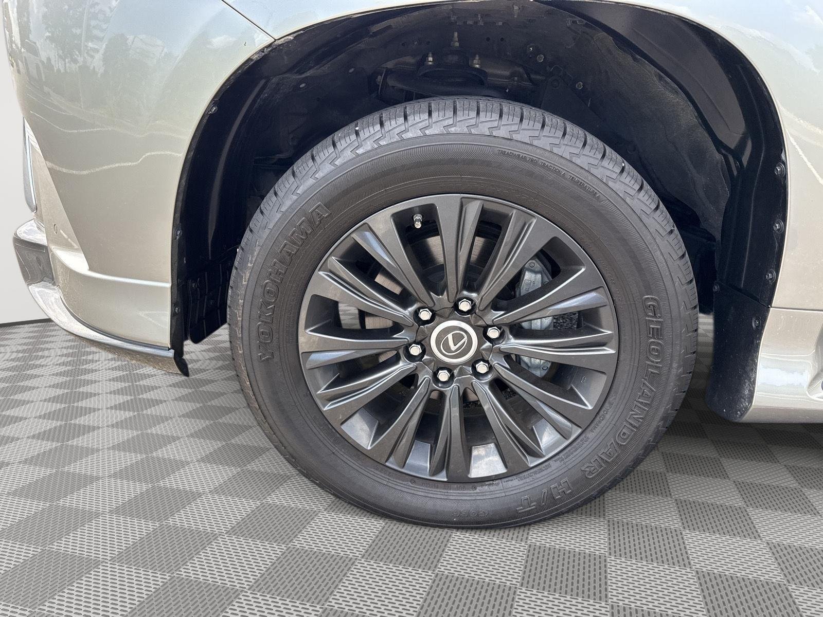 Used 2021 Atomic Silver Lexus GX 460 Premium image 17