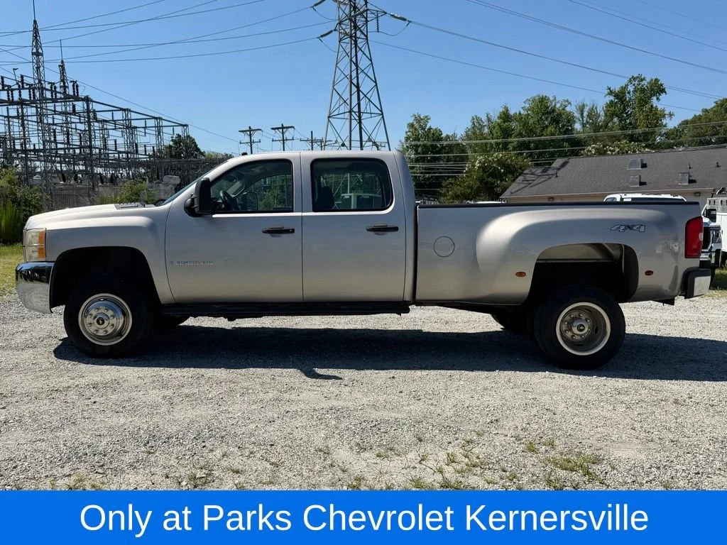 Used 2008 SILVER BIRCH METALLIC Chevrolet DRW Work Truck image 9