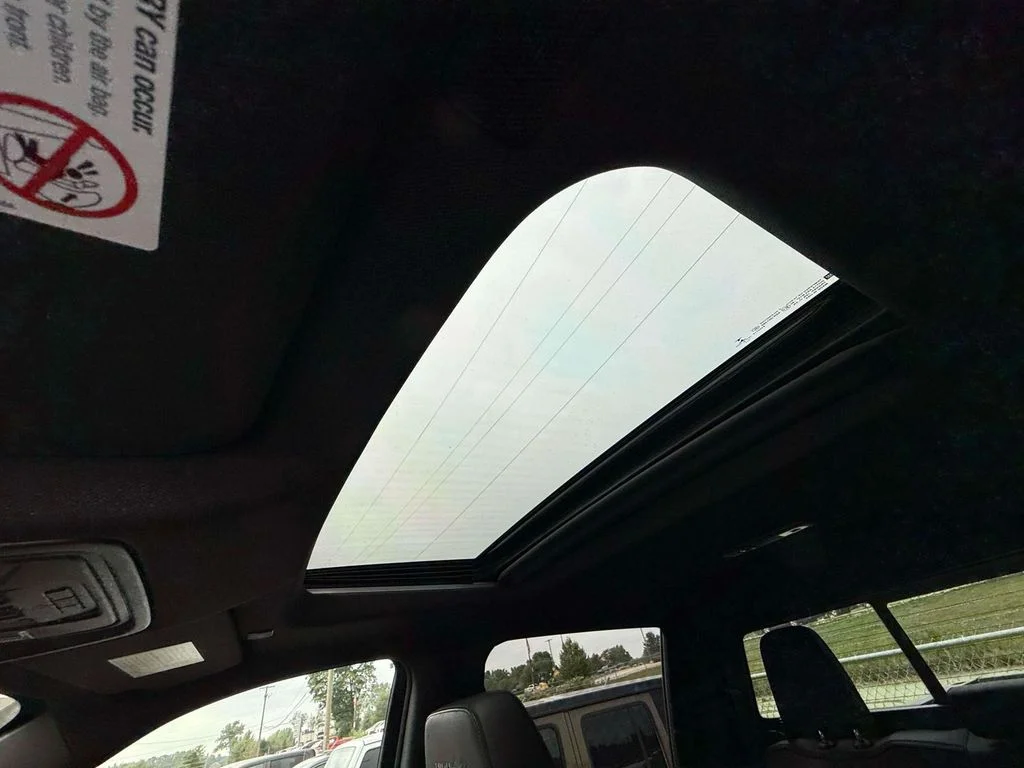 Used 2021 White Chevrolet High Country image 27