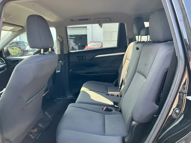 Used 2018 Black Toyota LE Sport Utility 4D image 34