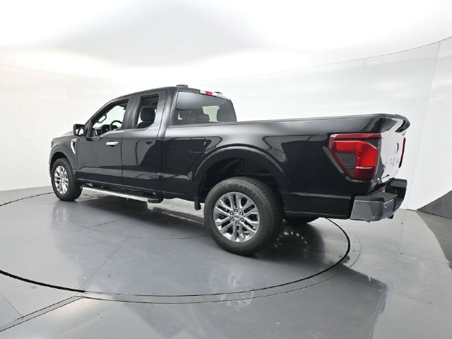 New 2026 Agate Black Metallic Ford XLT image 5