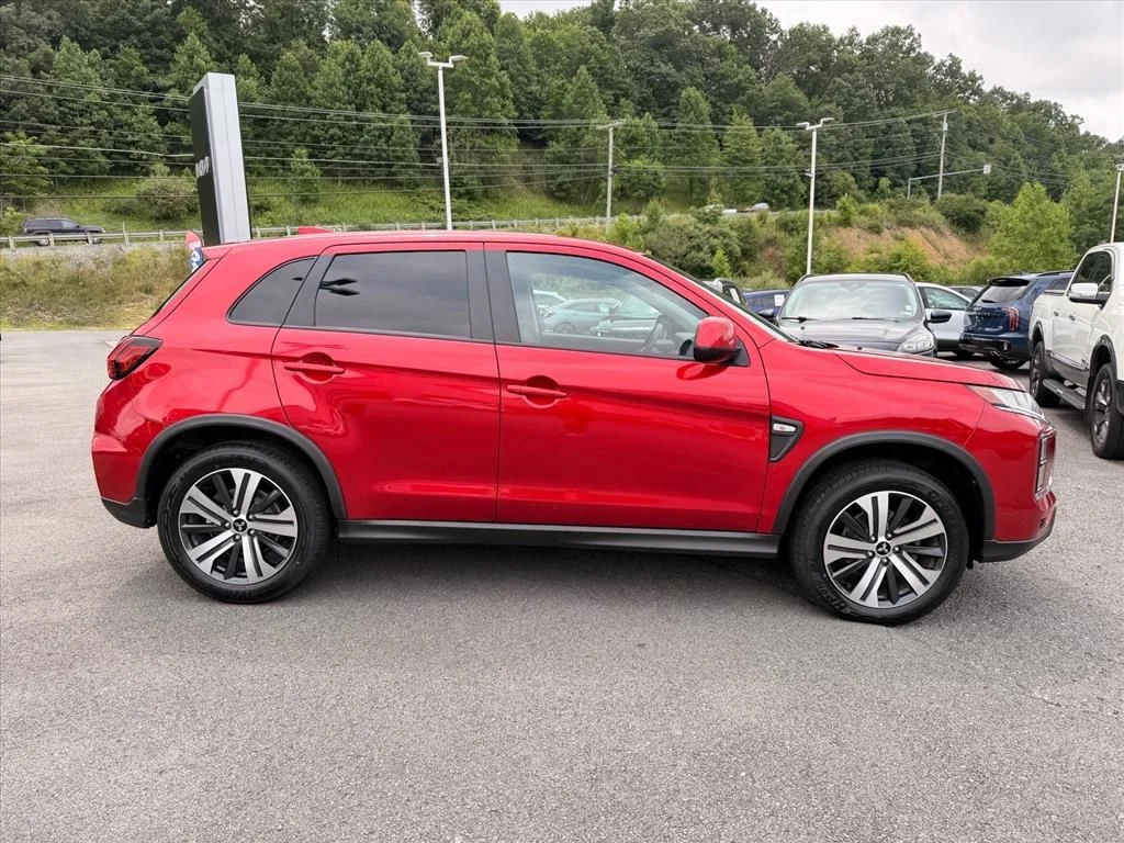 Used 2023 Red Mitsubishi  image 14
