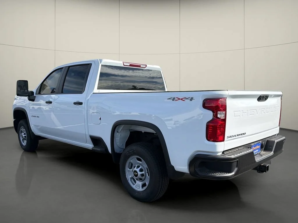 New 2026 Summit White Chevrolet WT image 5