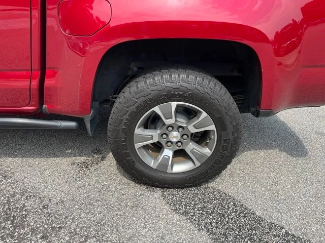 Used 2019 Red Chevrolet Z71 image 29