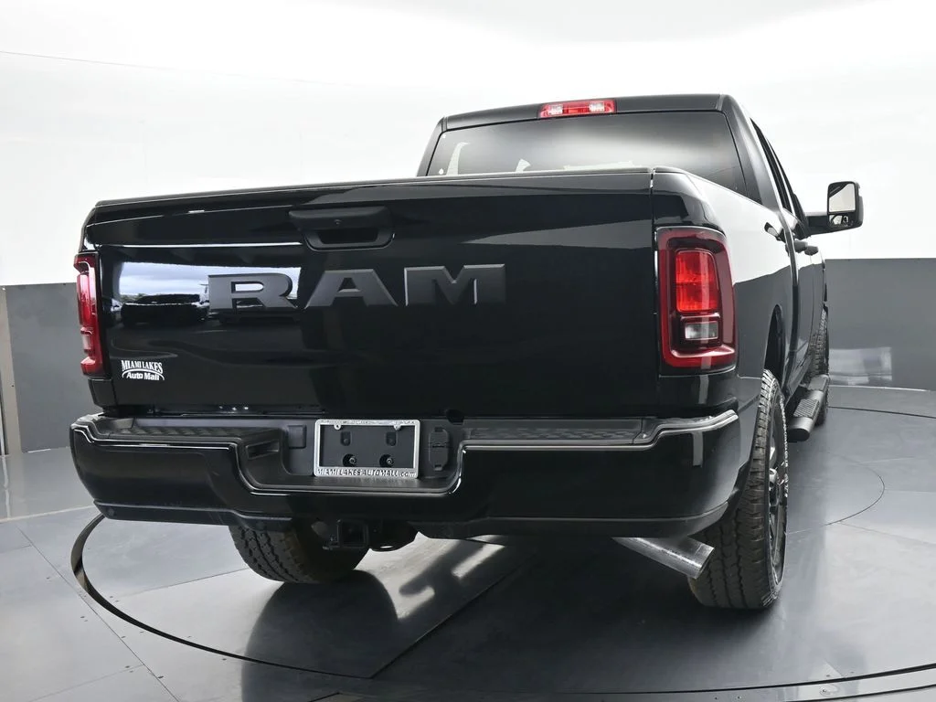 New 2026 Diamond Black Crystal Pearl-Coat Exterior Paint RAM Tradesman image 5