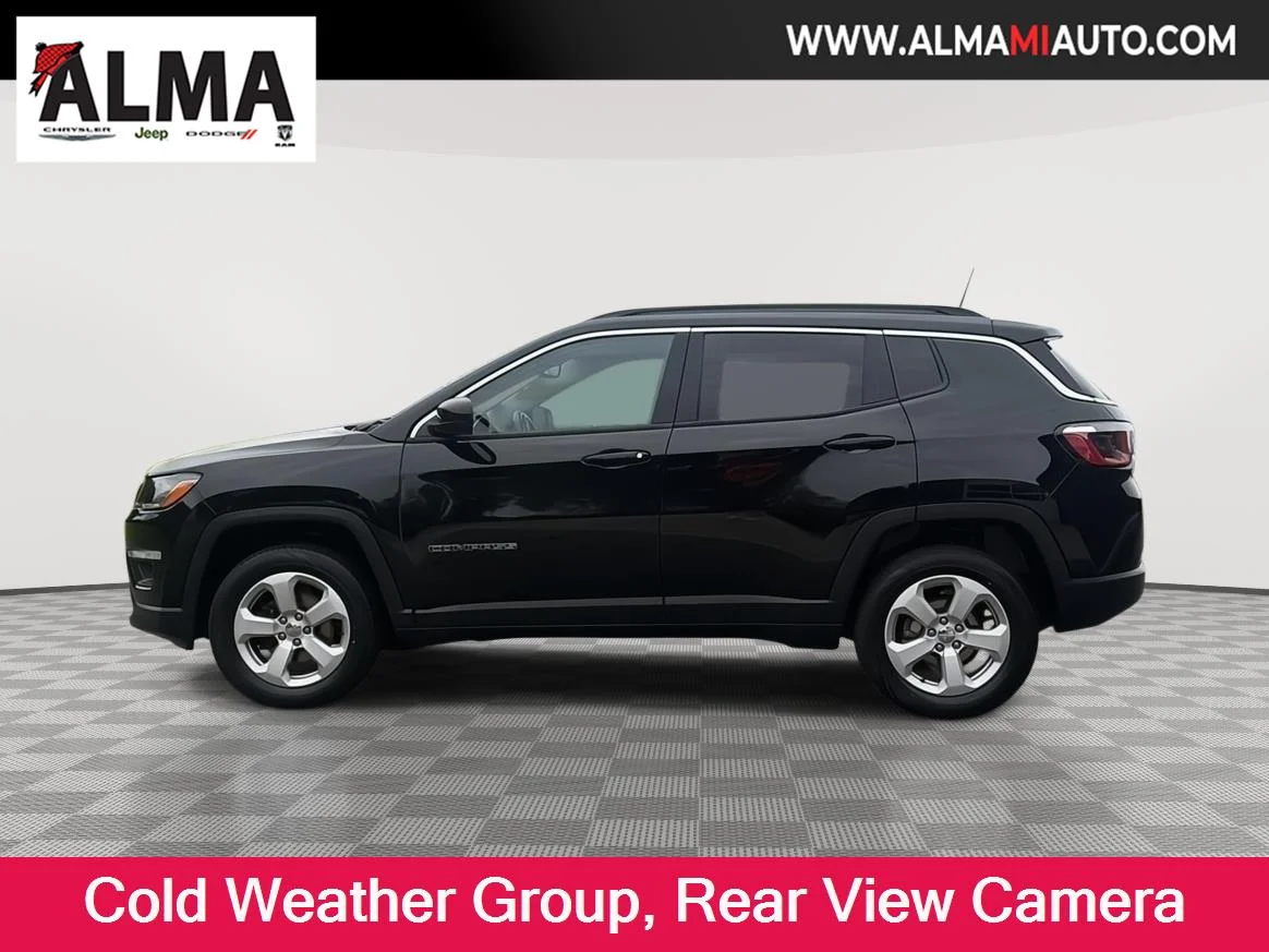 Certified Used 2019 Diamond Black Crystal Pearlcoat Jeep Latitude image 3