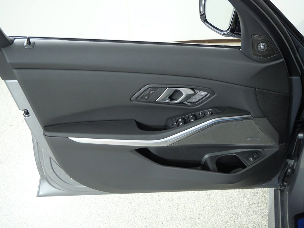 New 2026 Skyscraper Grey Metallic BMW 330i xDrive image 32