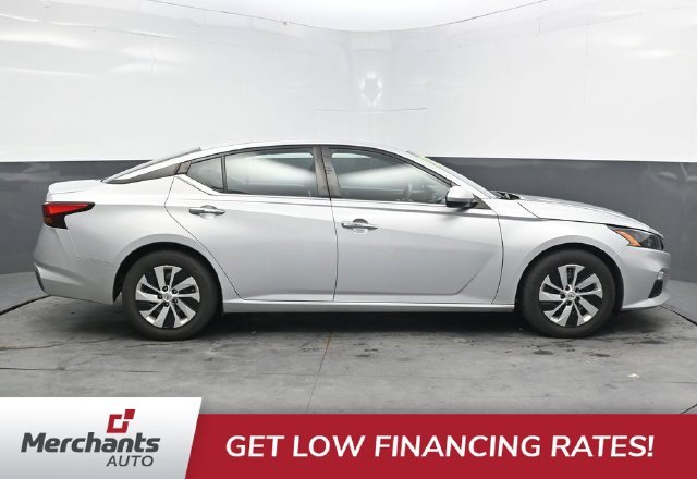 Used 2022 Silver Nissan 2.5 S image 9