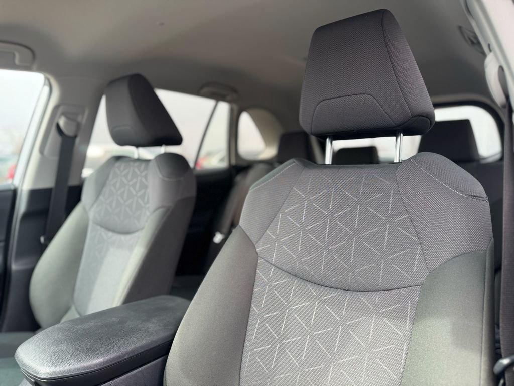 Used 2025 Silver Sky Metallic Toyota XLE image 9