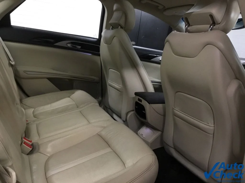 Used 2015 Silver Lincoln Base image 34