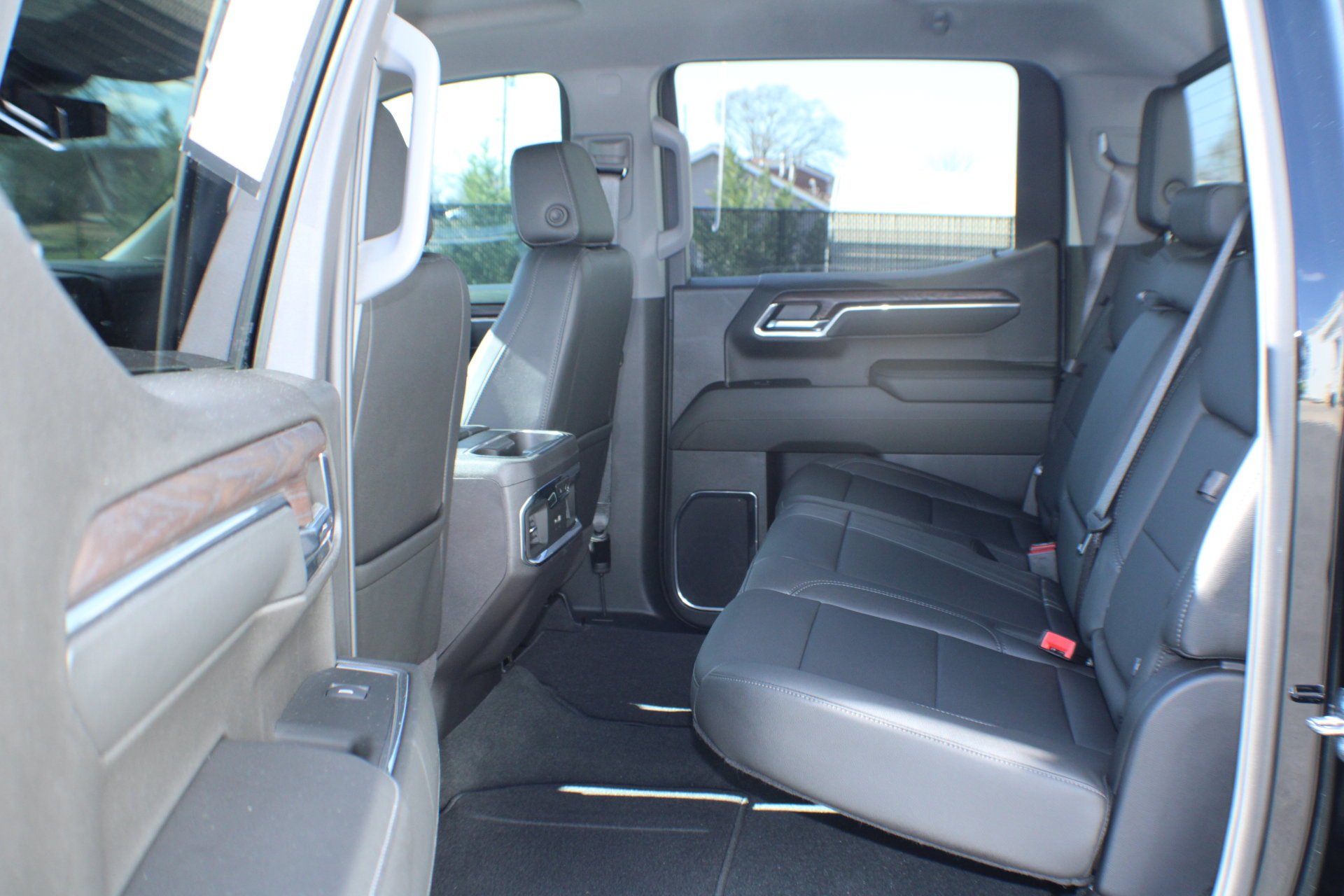 2024 GMC Sierra 1500 SLT - Photo 15