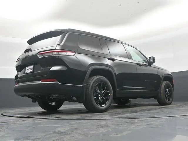 New 2026 Diamond Black Crystal Pearl-Coat Exterior Paint Jeep Altitude image 44
