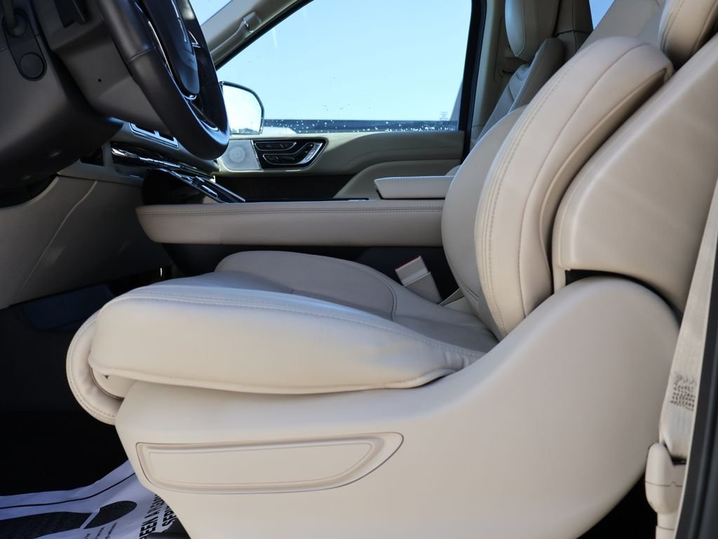 Used 2020 White Lincoln Reserve image 42