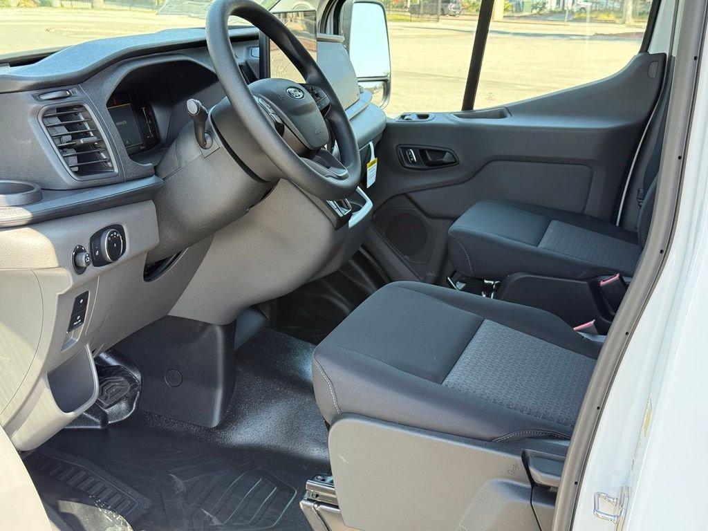 New 2026 Oxford White Ford Cargo Van image 5