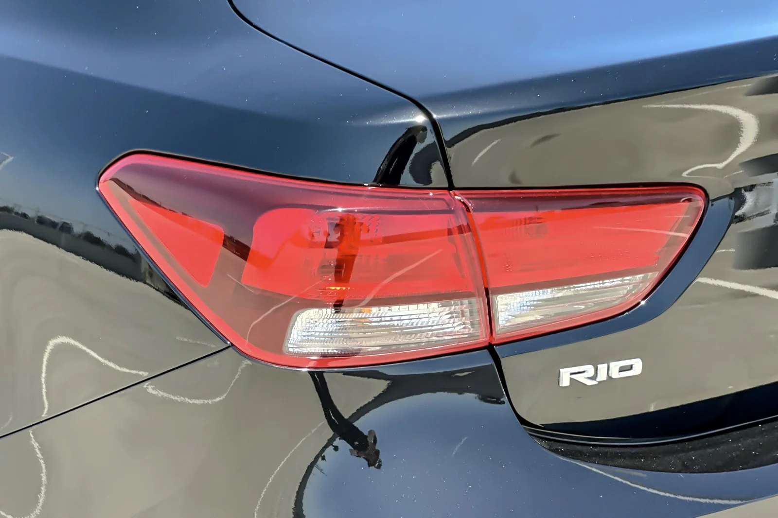 Used 2022 BLACK Kia LX image 24