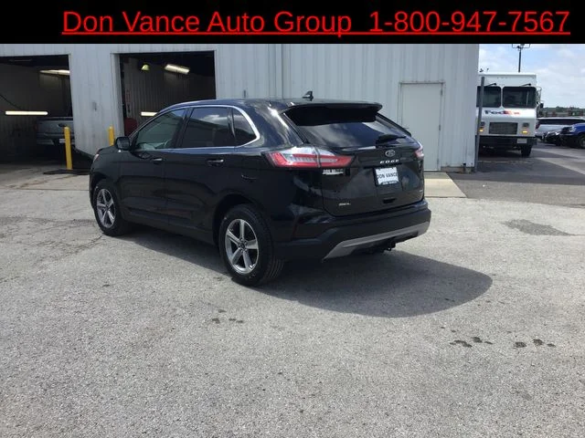 Used 2023 Black Ford SEL image 3