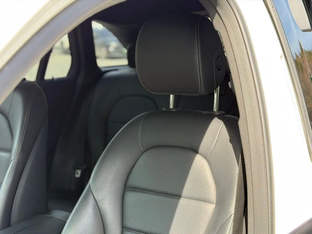 Used 2021 White Mercedes-Benz GLC 300 image 6
