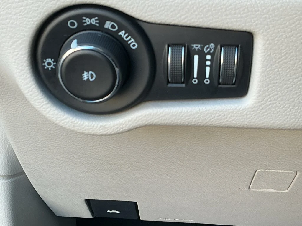Used 2023 Black Chrysler Touring L image 25