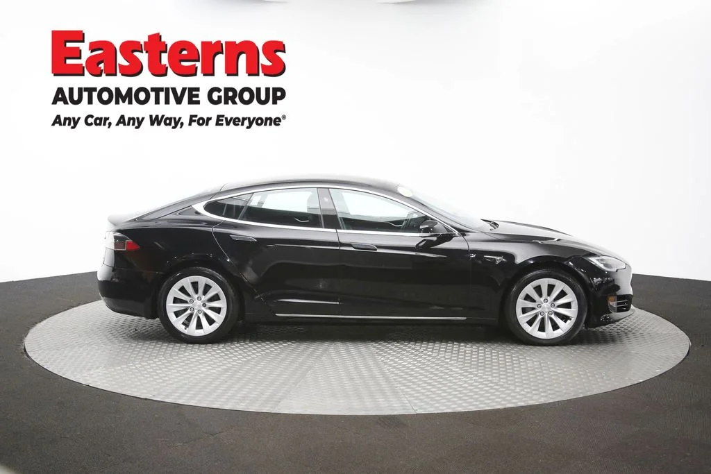 Used 2018 Black Tesla 75D image 40
