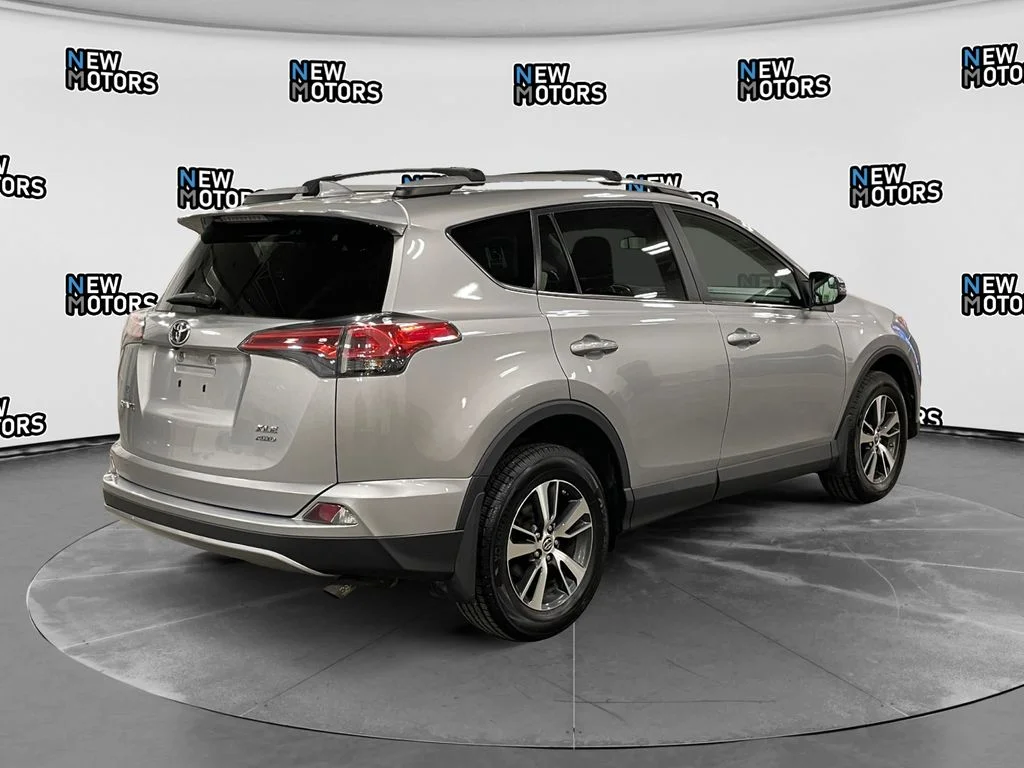 Used 2017 Silver Sky Toyota XLE image 5