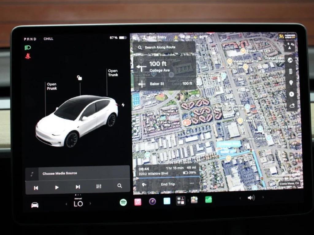 Used 2021 Pearl White Multi-Coat Tesla Long Range image 17