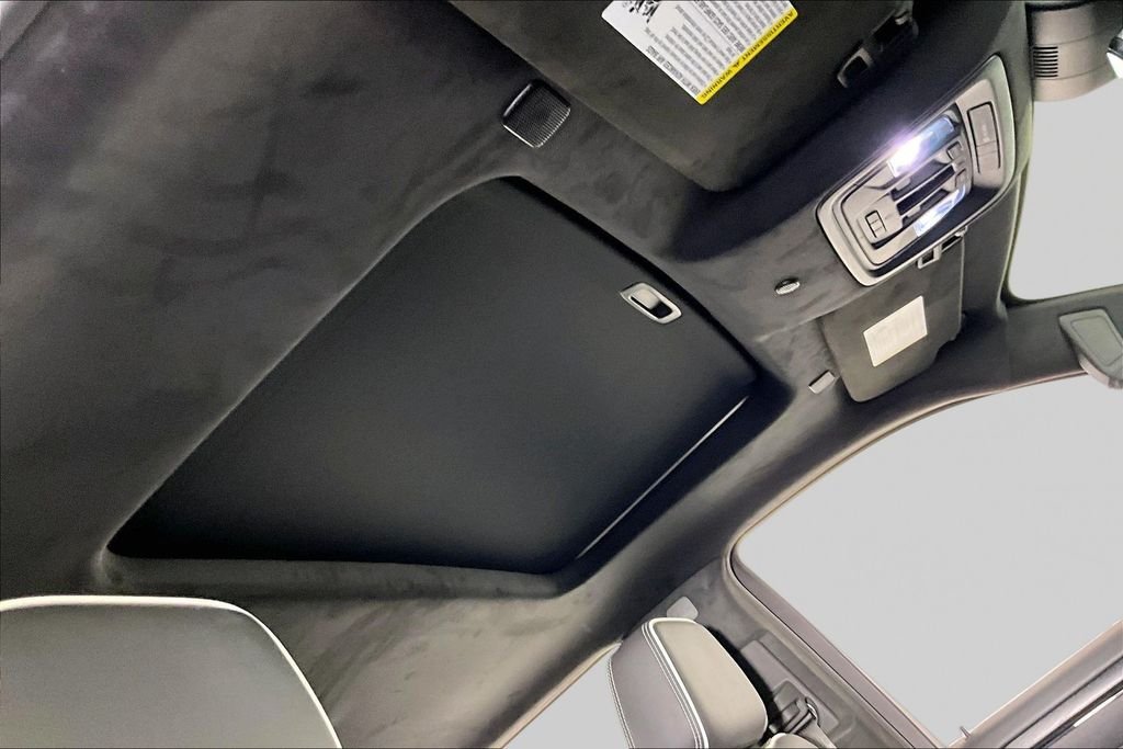 Used 2026 White GMC AT4X image 27