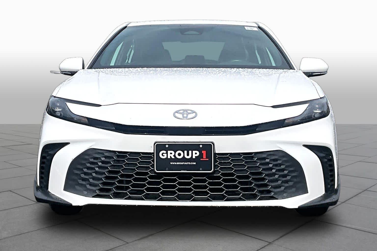 Used 2025 Ice Cap Toyota SE image 4