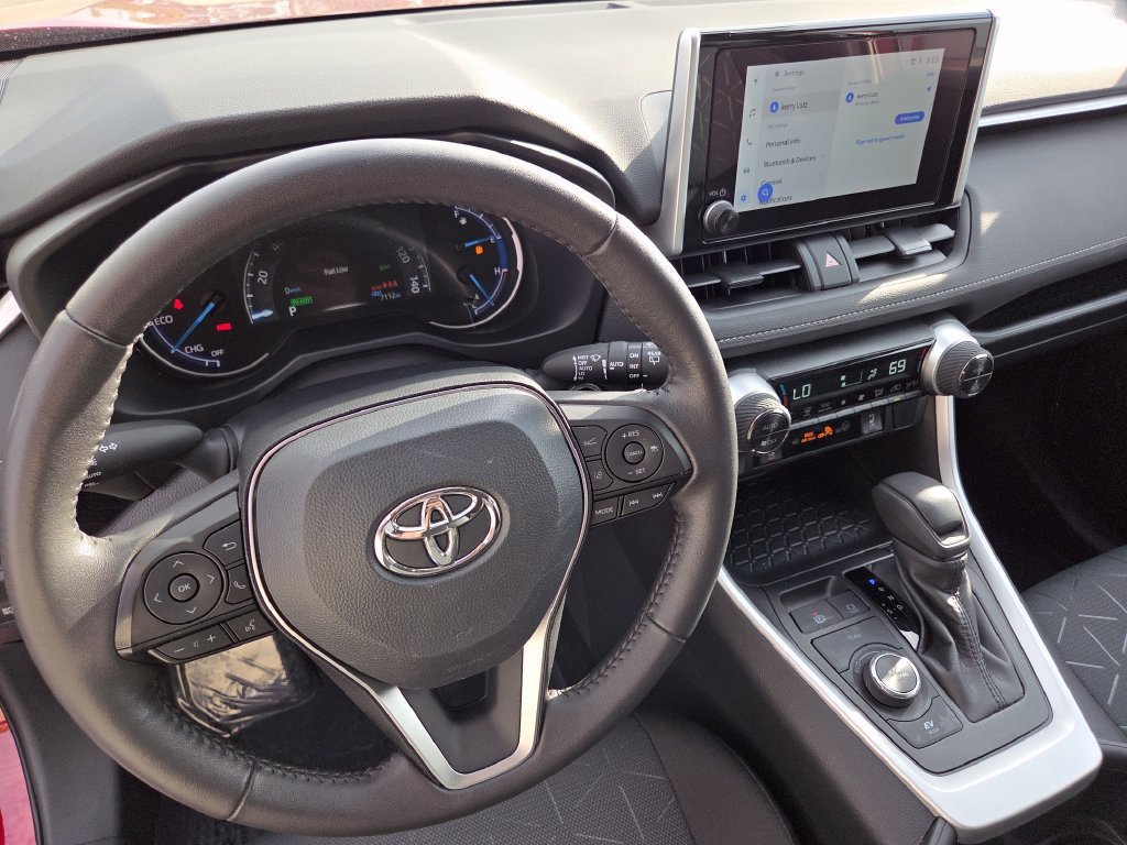 Certified Used 2025 Pearl Toyota XLE image 33