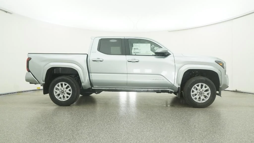 2026 Toyota Tacoma SR5 - Photo 11