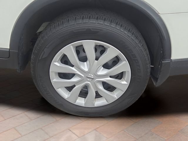 Used 2019 White Nissan S image 19