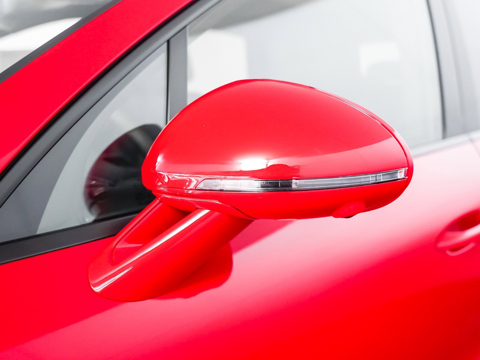 2026 Porsche Macan - Photo 27