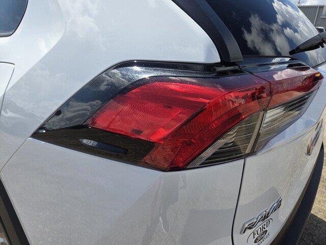 Used 2025 Ice Cap Toyota LE image 28