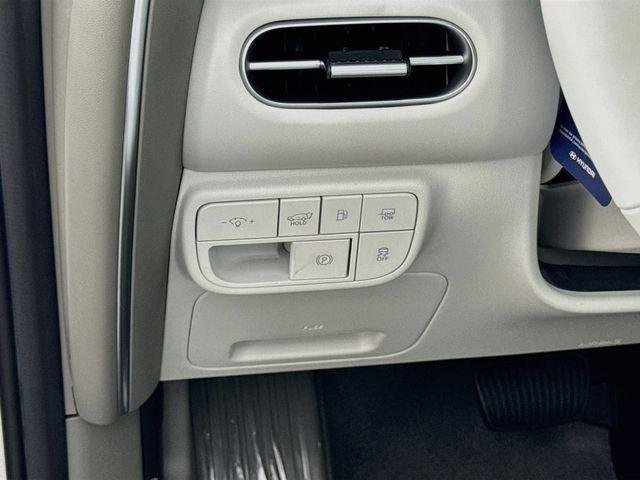 New 2026 White Hyundai Blue SEL 7P image 14
