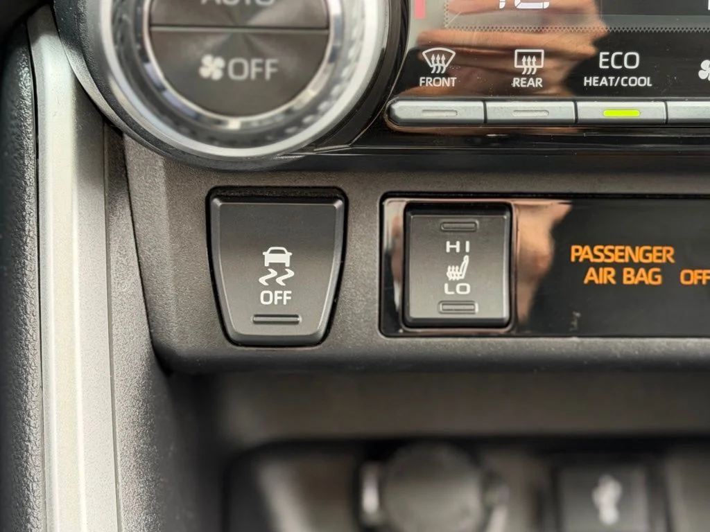 Used 2021 Silver Toyota XLE image 17