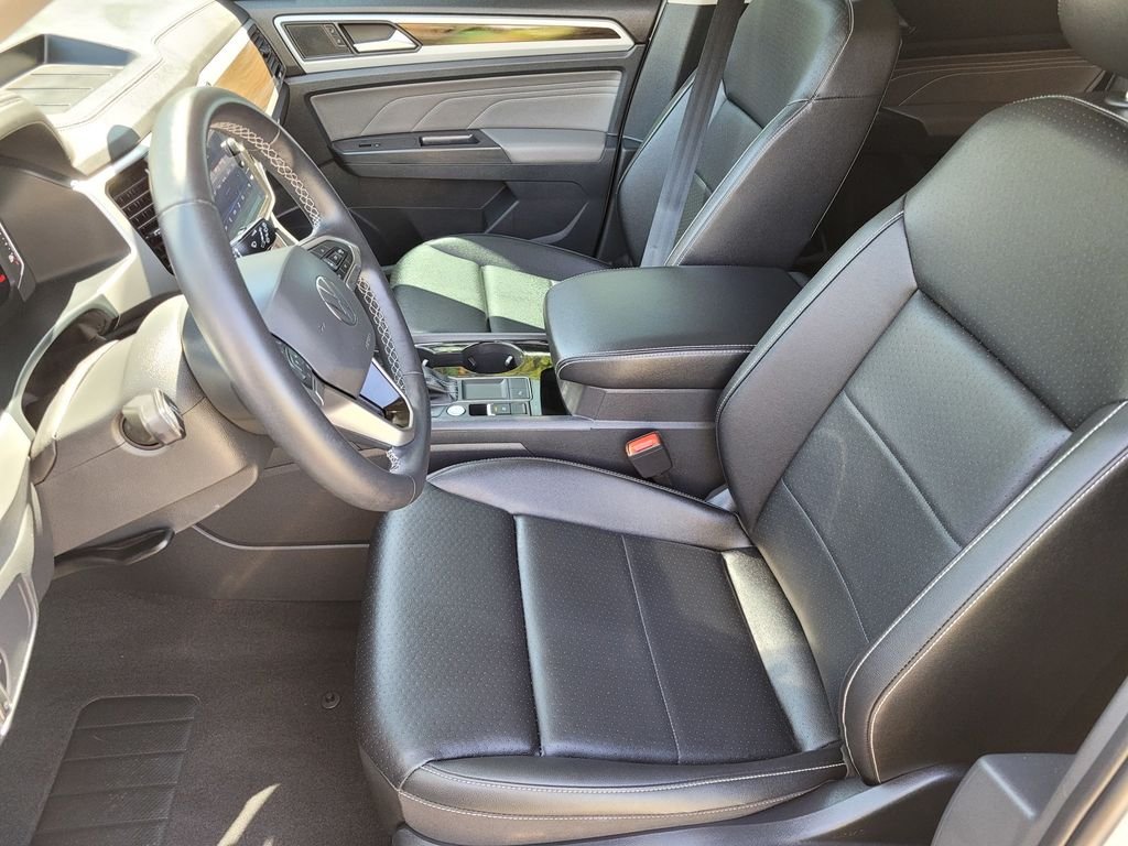 Used 2023 White Volkswagen 2.0T SE w/Technology image 16