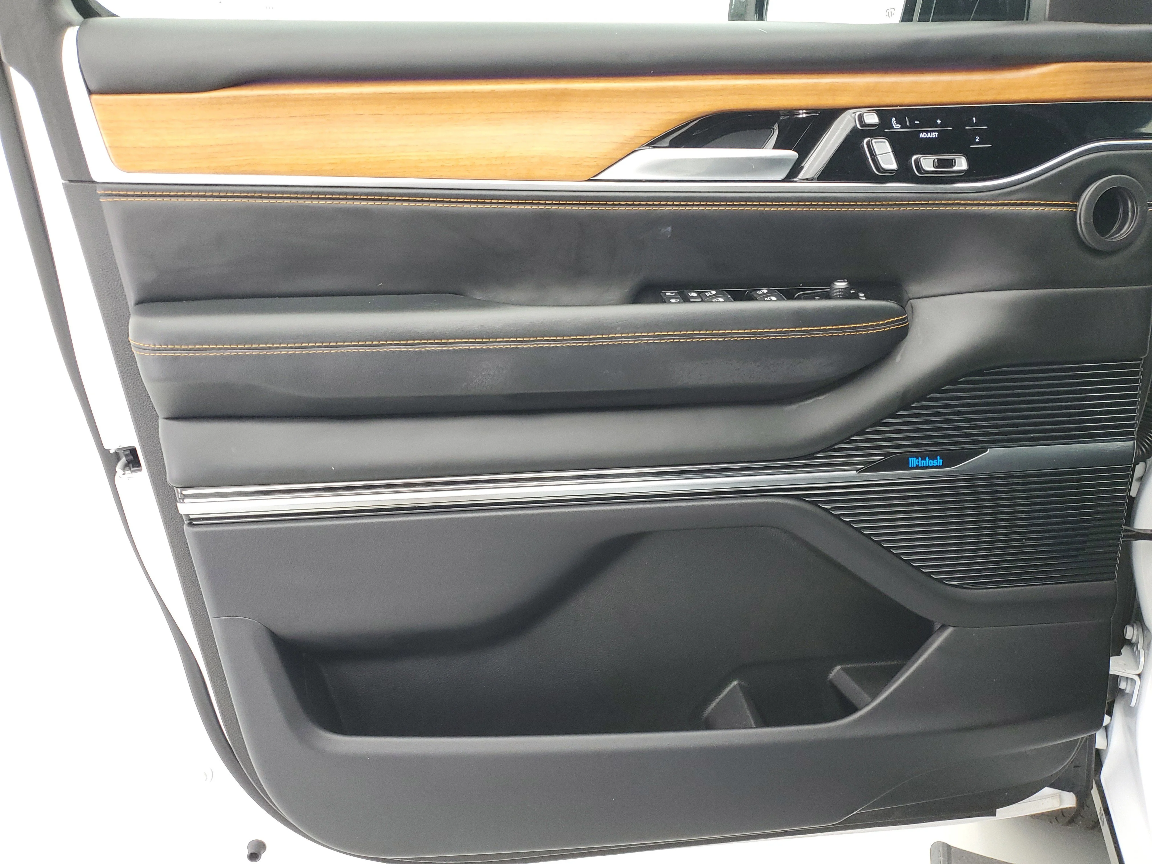 2024 Jeep Grand Wagoneer L Series III - Photo 19