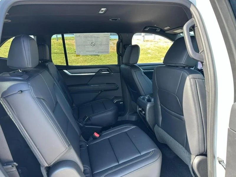 New 2026 Glacier White Tricoat GMC Elevation image 5
