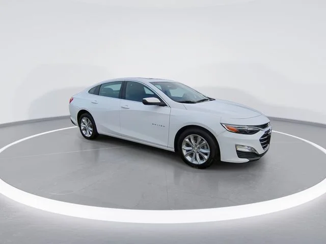 Used 2024 White Chevrolet LT image 9