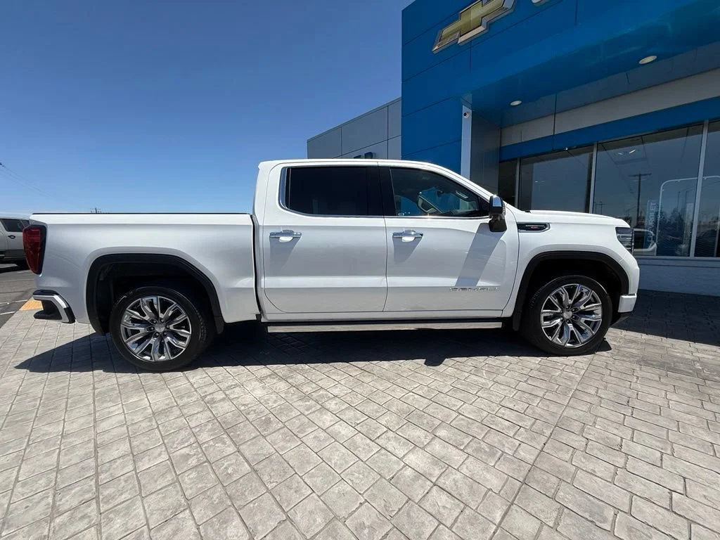 Used 2024 White Frost Tricoat GMC Denali image 13