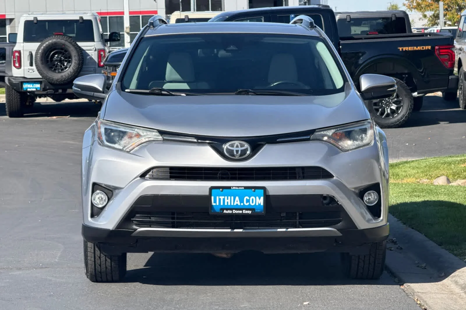 Used 2017 Silver Sky Metallic Toyota XLE image 10
