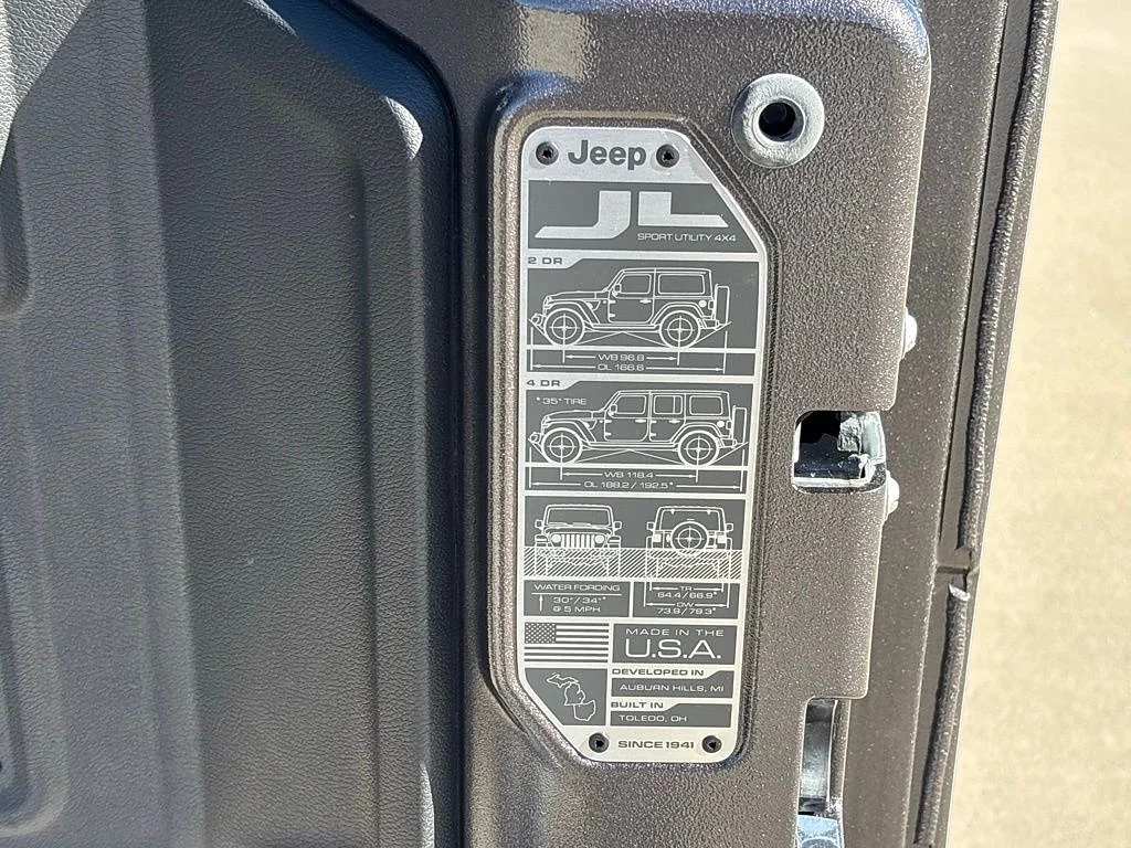 2025 Jeep Wrangler 4-Door Sahara - Photo 23