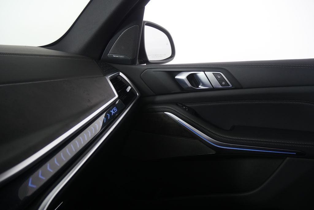 New 2026 Black Sapphire Metallic BMW xDrive50e image 22