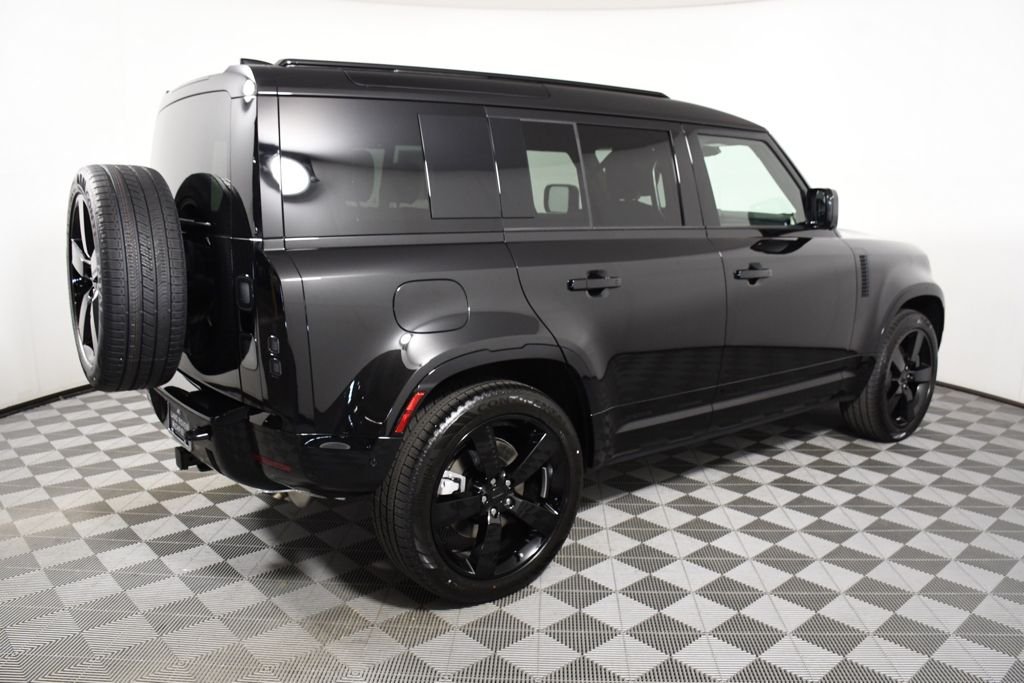New 2026 Santorini Blk Land Rover X-Dynamic SE image 7
