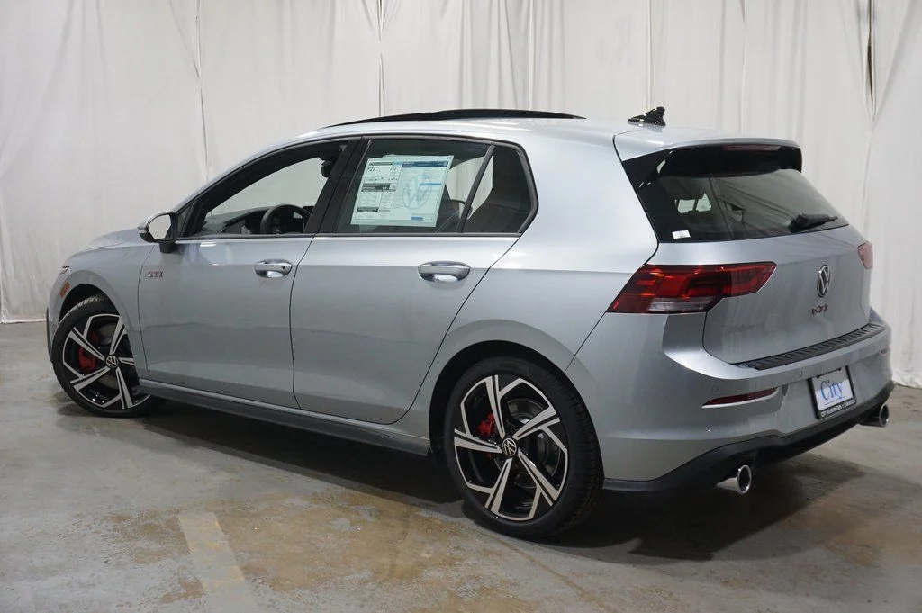 New 2026 Alpine Silver Volkswagen 2.0T SE image 8