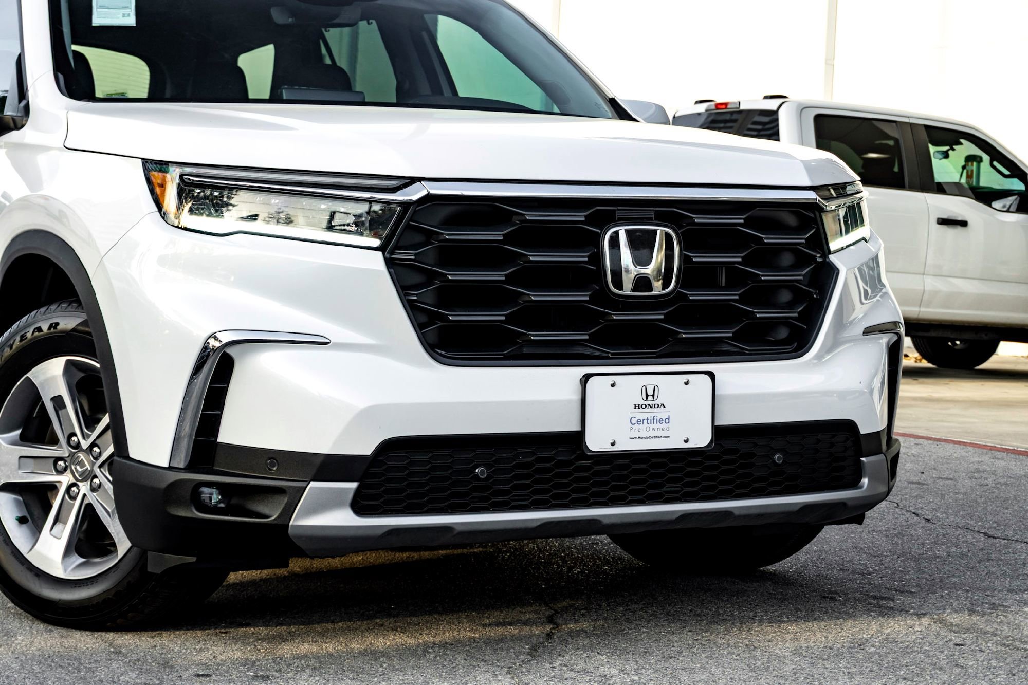 Used 2025 Platinum Honda EX-L image 3