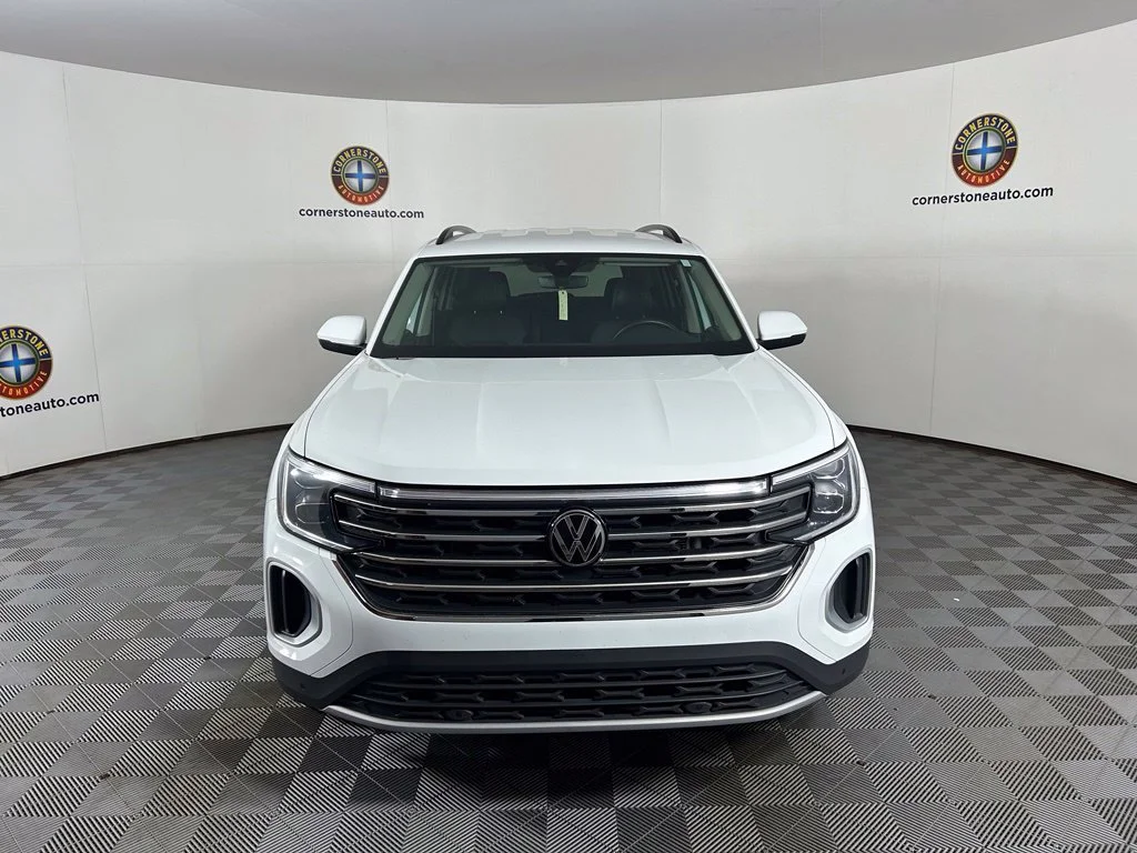 Used 2025 Pure White Volkswagen 2.0T SE w/Technology image 13