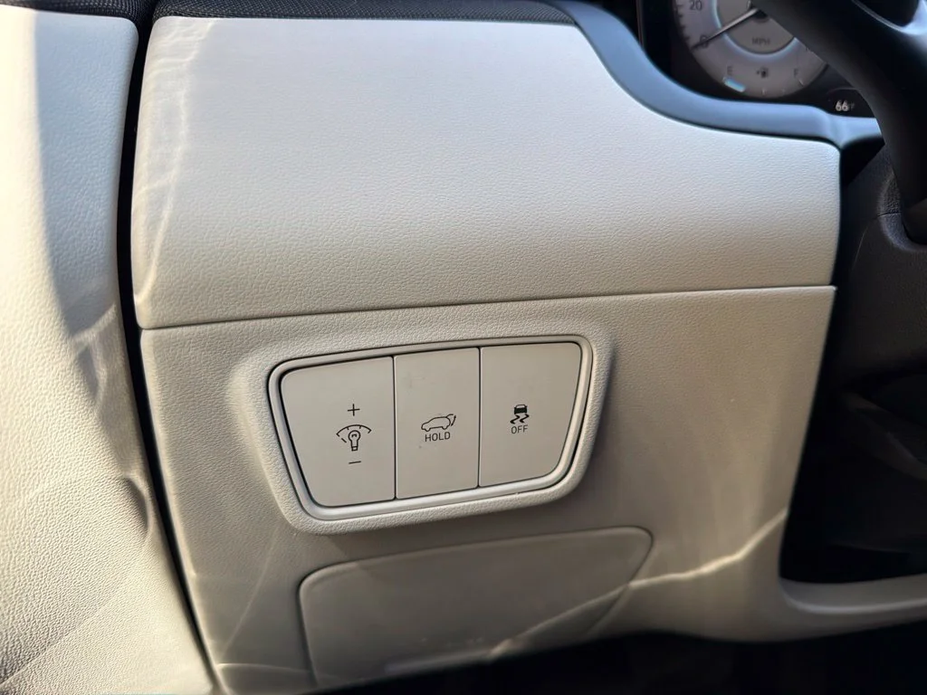 Used 2022 Gray Hyundai SEL image 11