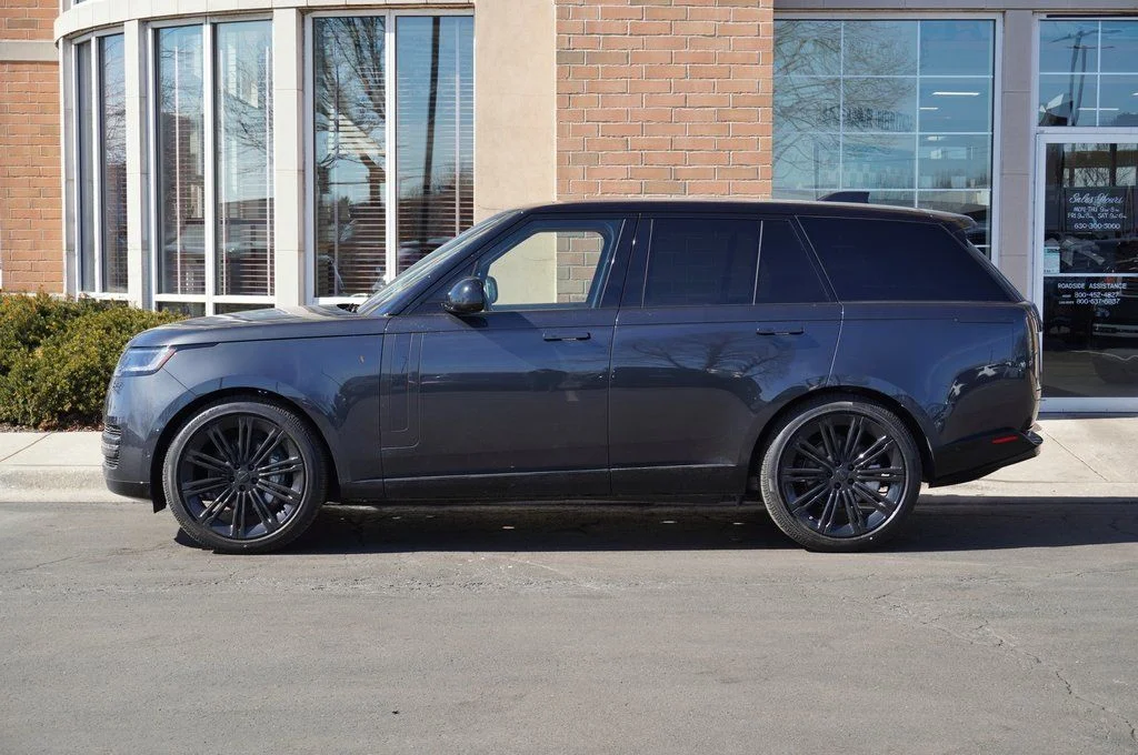 New 2026 Carpathian Grey Land Rover SE image 2