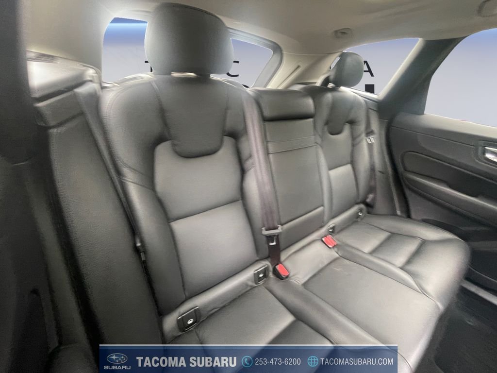 Used 2019 Black Volvo T5 Momentum image 18